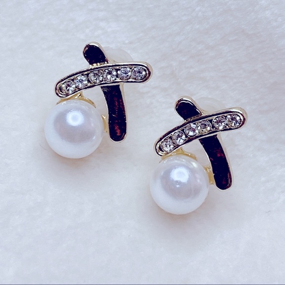 Jewelry - ❣️$25/3❣️ Elegant Tiny Faux Pearl Rhinestone Stud Earrings